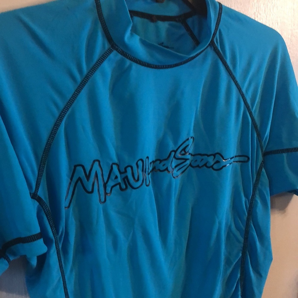 Maui And Sons Rash guard utraviolet protection 50+ Men’s Size Medium Blue